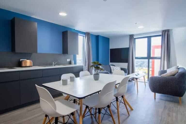 Gold En Suite - Image 4