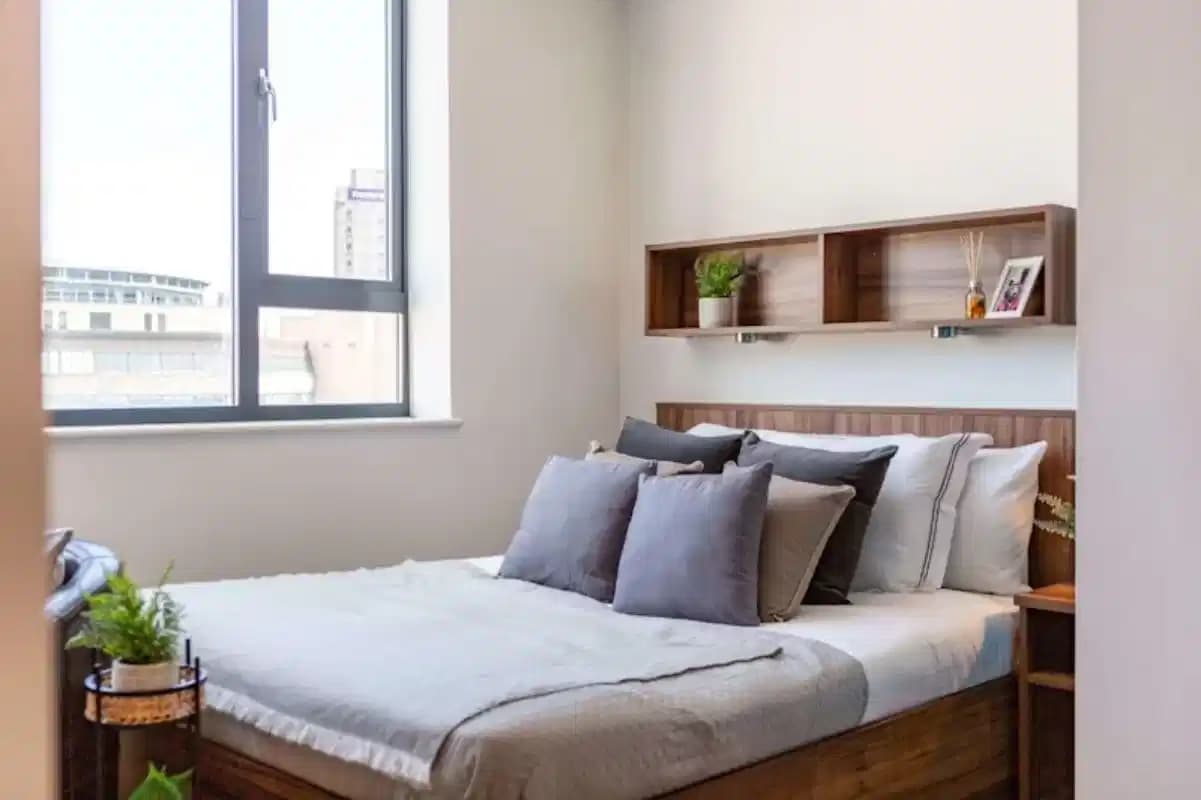 Medium Studio - Image 4