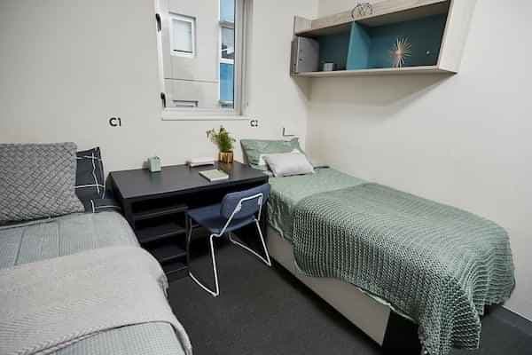 Large Studio, Single Bed