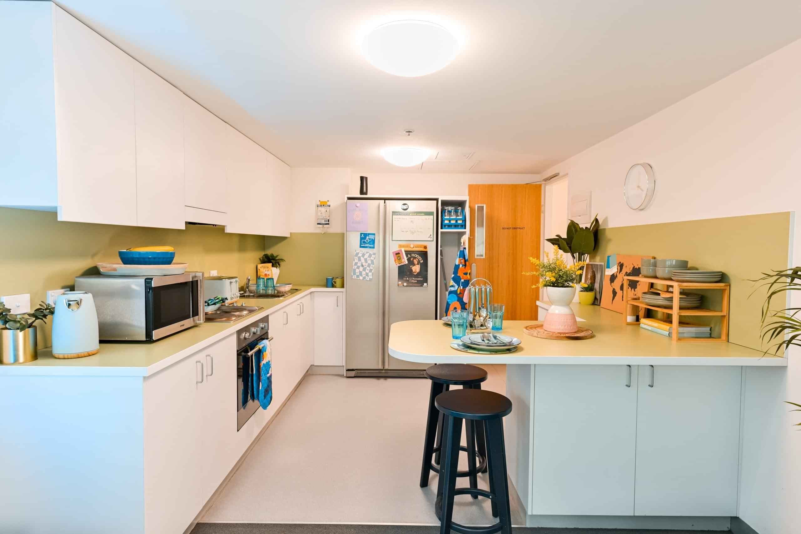 4 Bedroom Ensuite, King Single Bed - Image 2