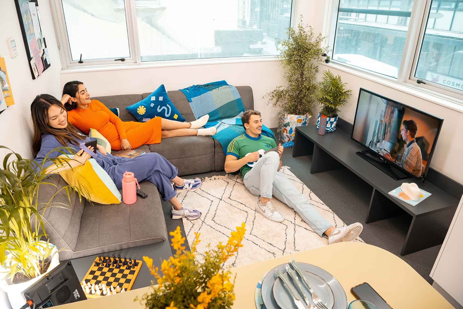 5 Bedroom Ensuite, King Single Bed - Image 4