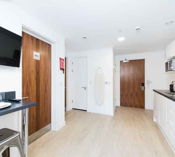 Two Bed Apartment Silver (Shared) - Image 4