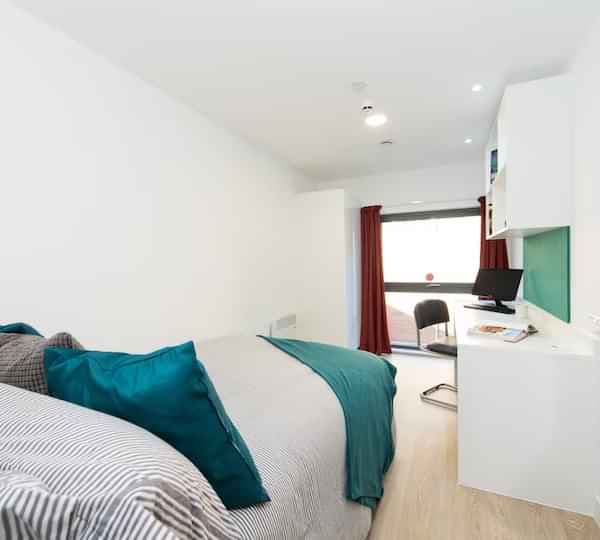Two Bed Apartment Silver (Shared) - Image 5
