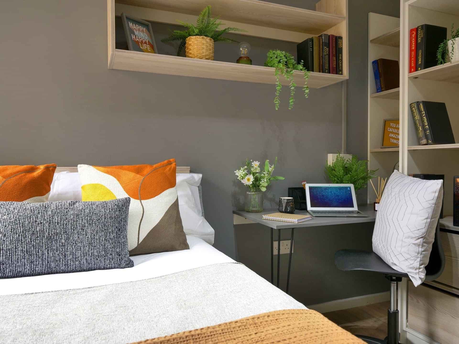 Classic 3 Bed Apartment  - Image 5