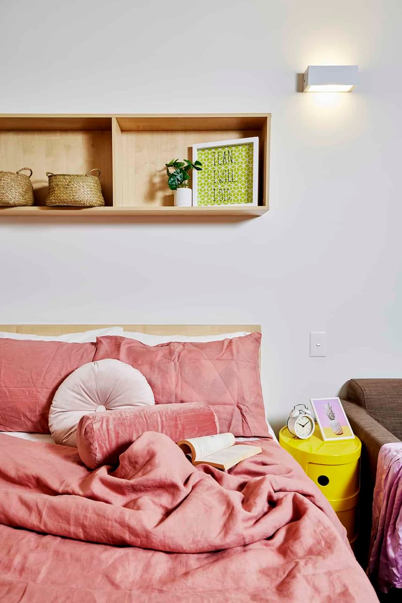 Large Studio, Double Bed - Image 10