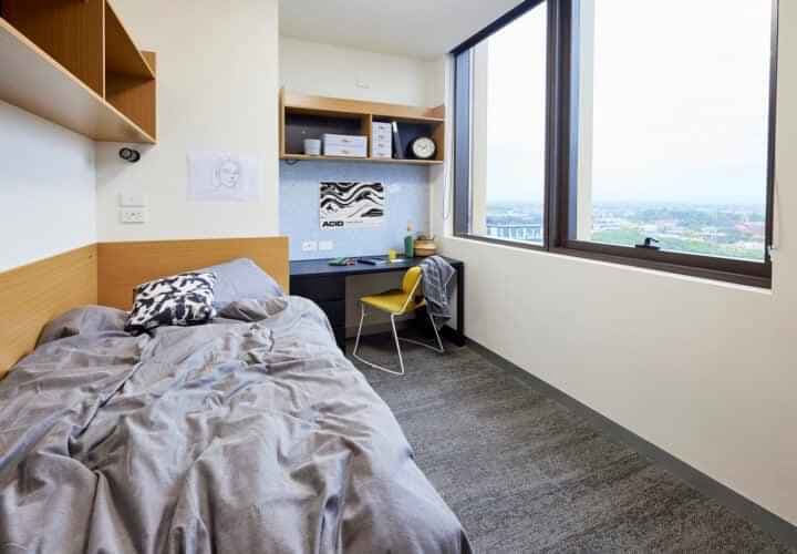 4 Bedroom Ensuite, King Single Bed - Image 1