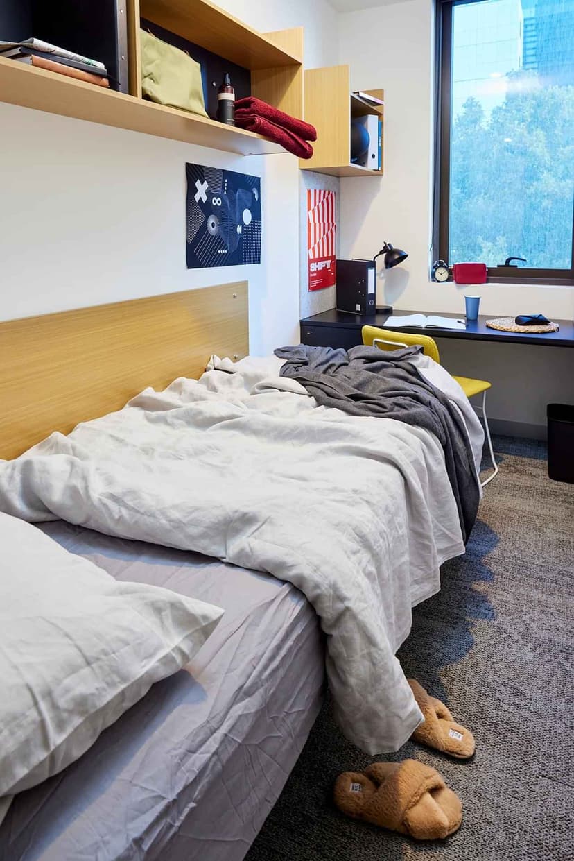 2 Bed Studio Apartment - Image 4