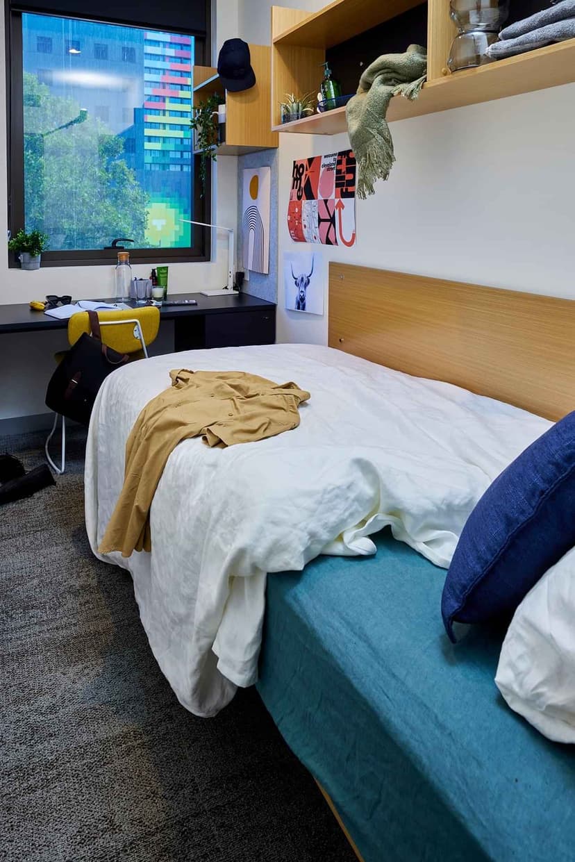 2 Bed Studio Apartment - Image 1