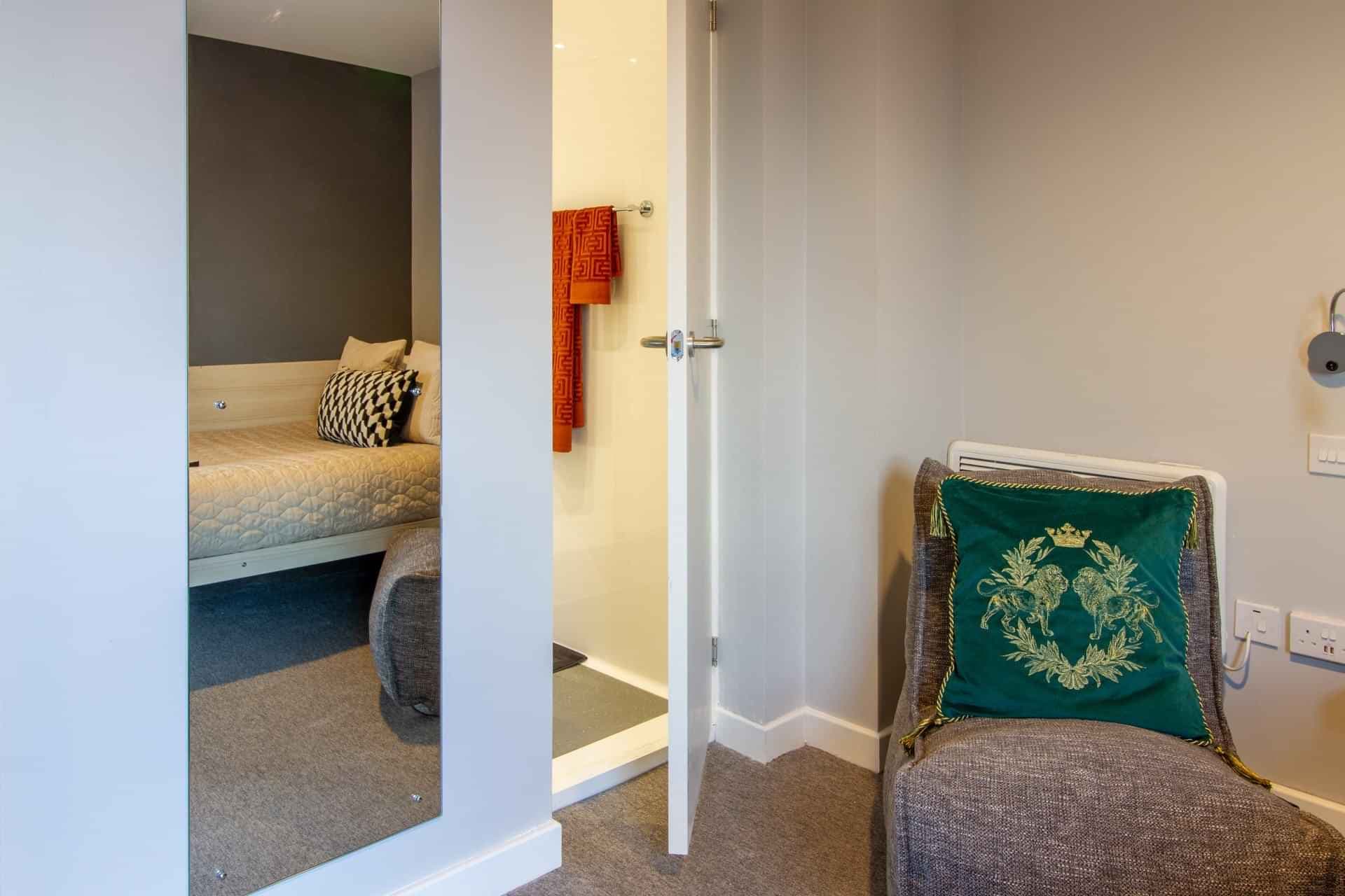 Deluxe Studio - Image 5