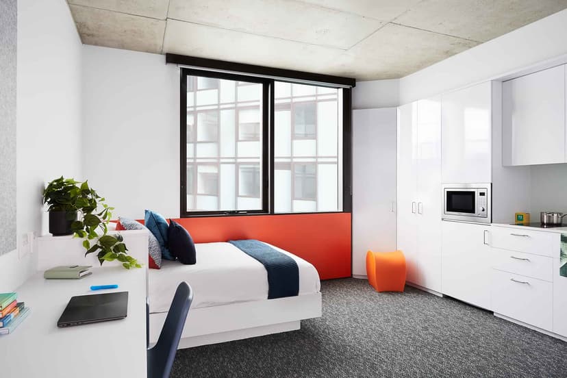 Large Studio, Double Bed - Image 2
