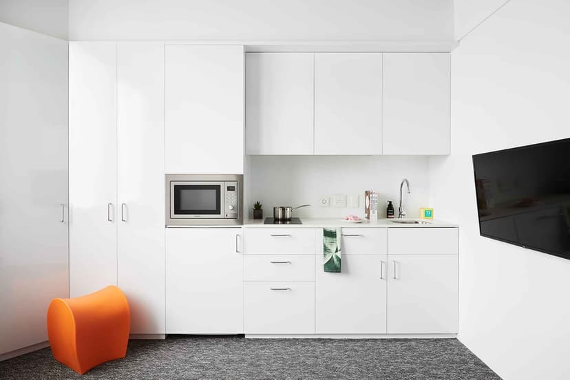 Large Studio, Double Bed - Image 3