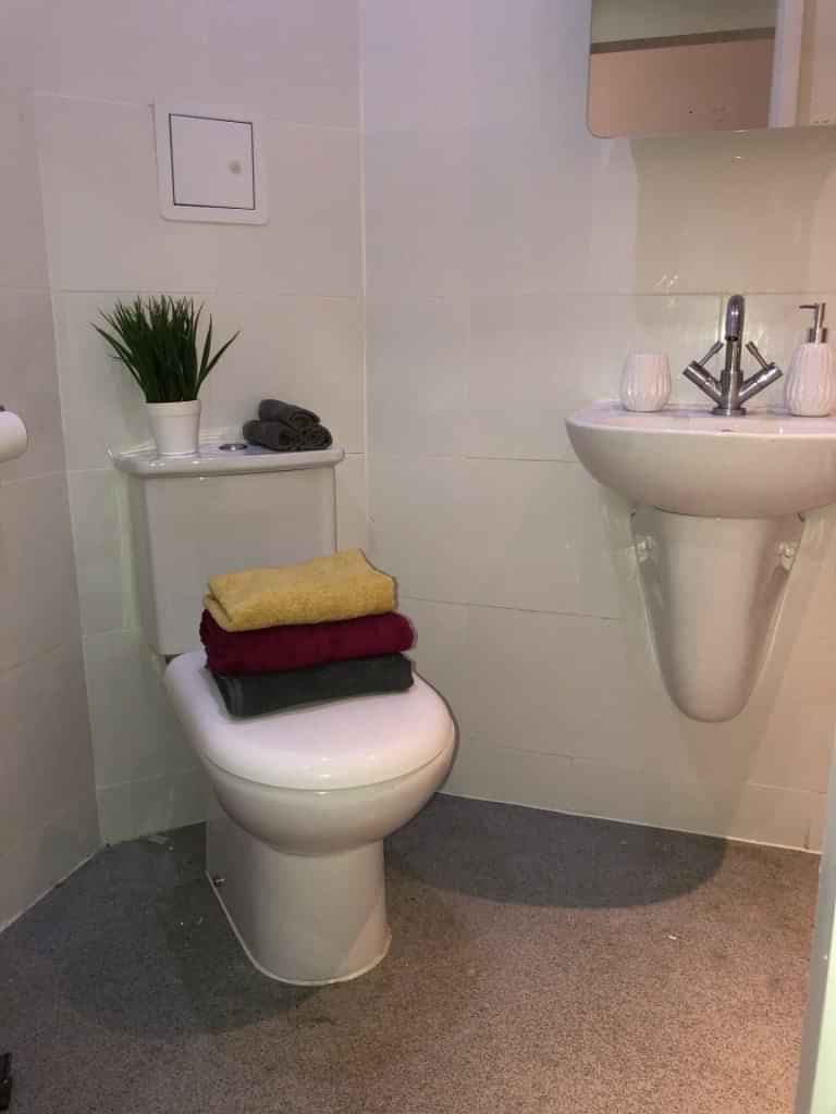 Deluxe En-Suite - Image 7