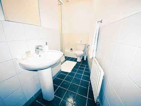 Single Ensuite - Image 2