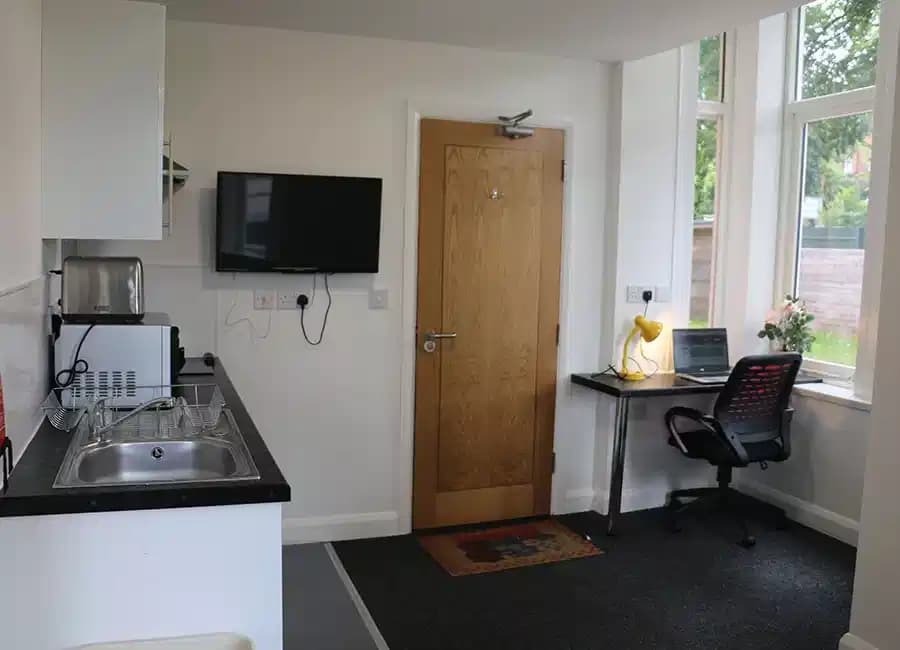 One Bedroom Flat - Image 8