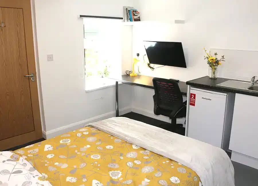 One Bedroom Flat - Image 5