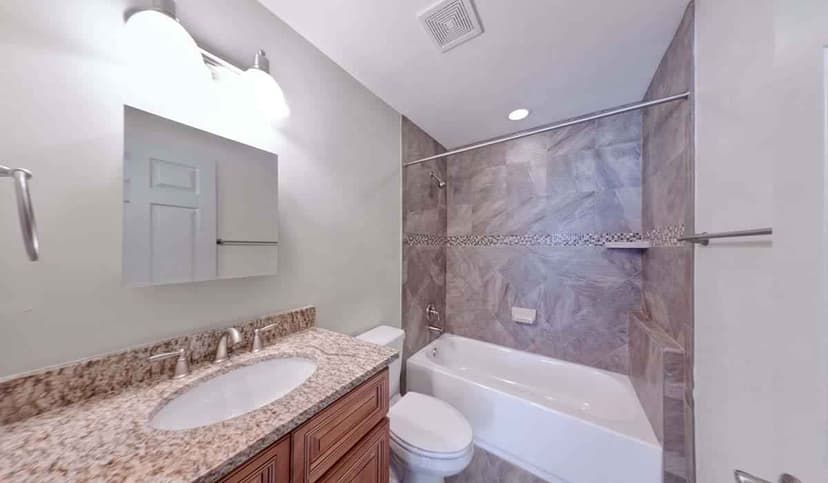 609 House - Private Room - Shared Bath (5 Bed - 3 Bath) - Image 6