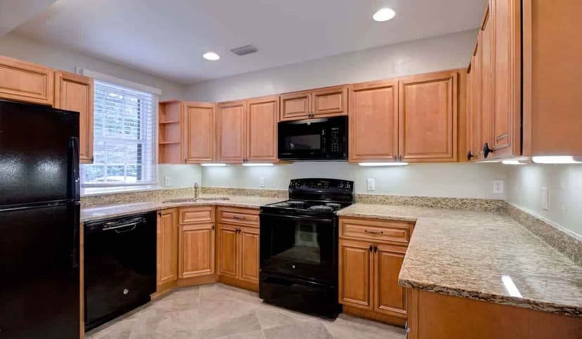 609 House - Private Room - Shared Bath (5 Bed - 3 Bath) - Image 5