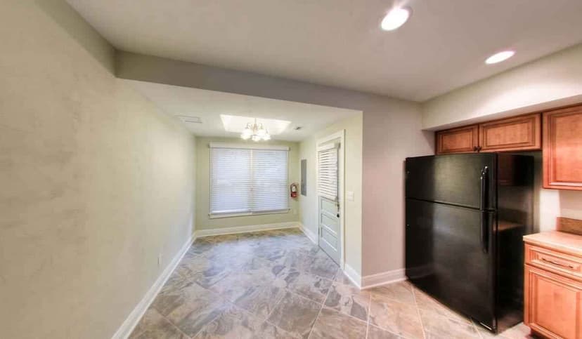 703 House - Private Room - Shared Bath (6 Bed - 3 Bath) - Image 3