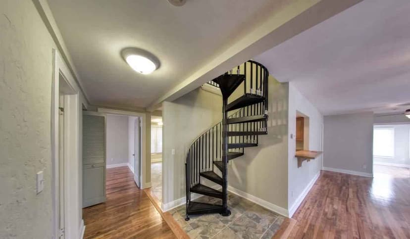 703 House - Private Room - Shared Bath (6 Bed - 3 Bath) - Image 6