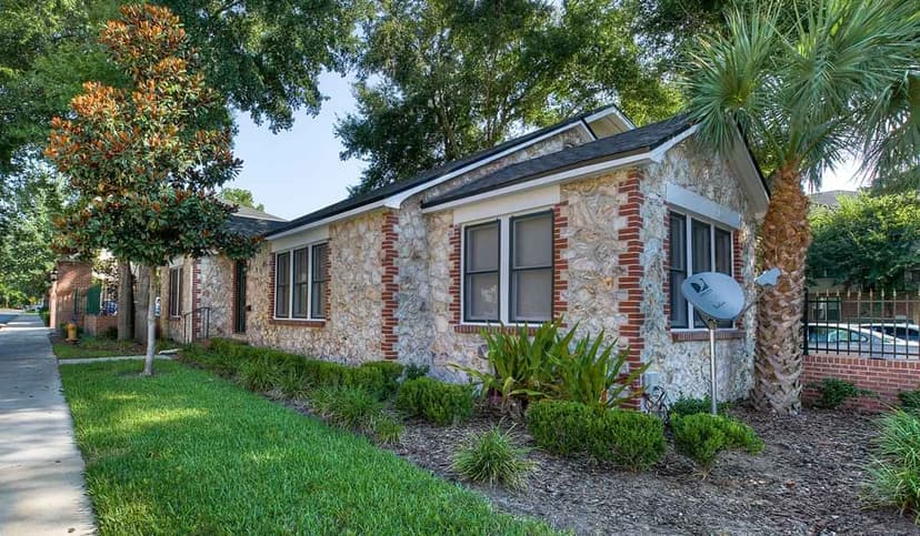 703 House - Private Room - Shared Bath (6 Bed - 3 Bath) - Image 1