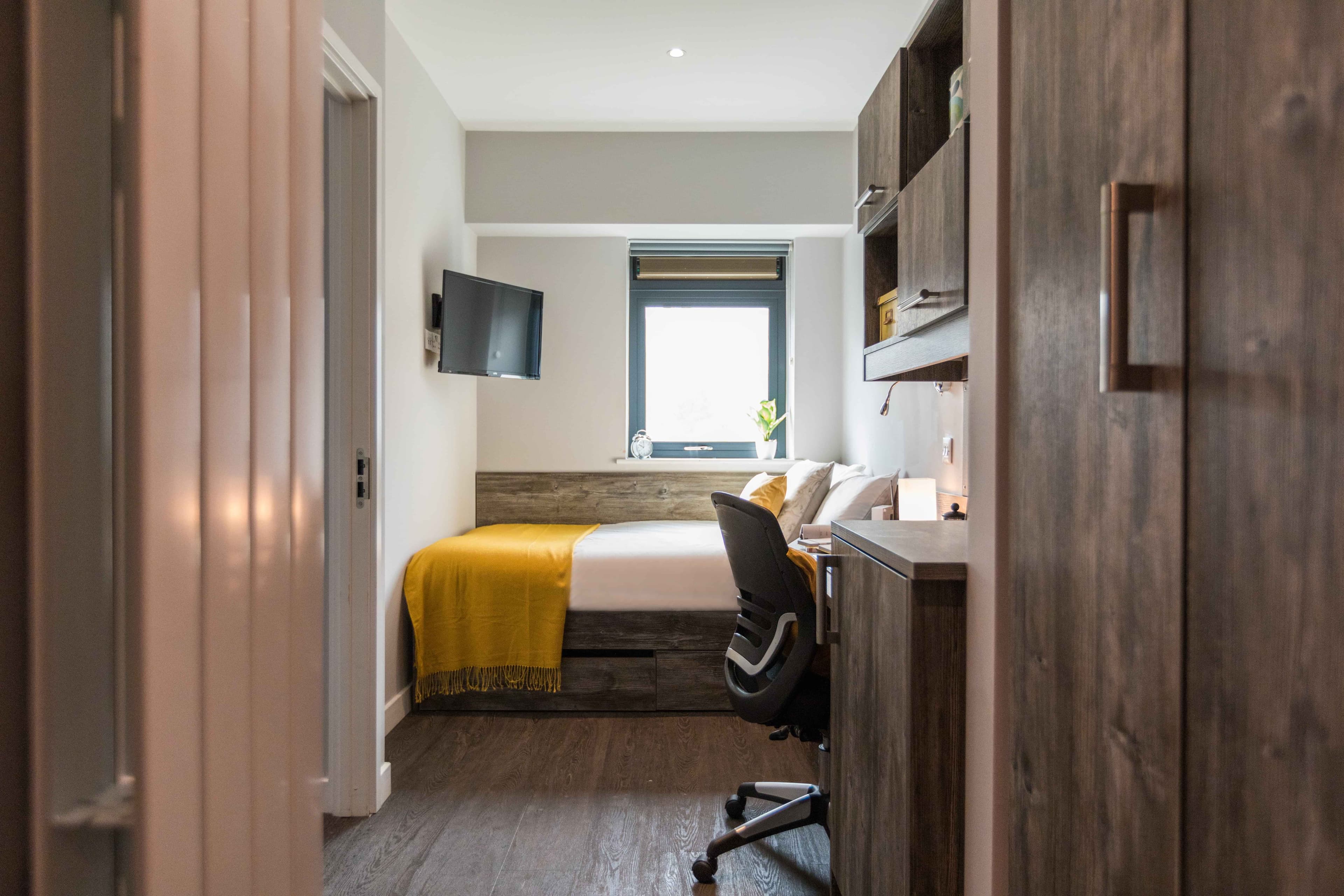 Gold Ensuite - Image 1