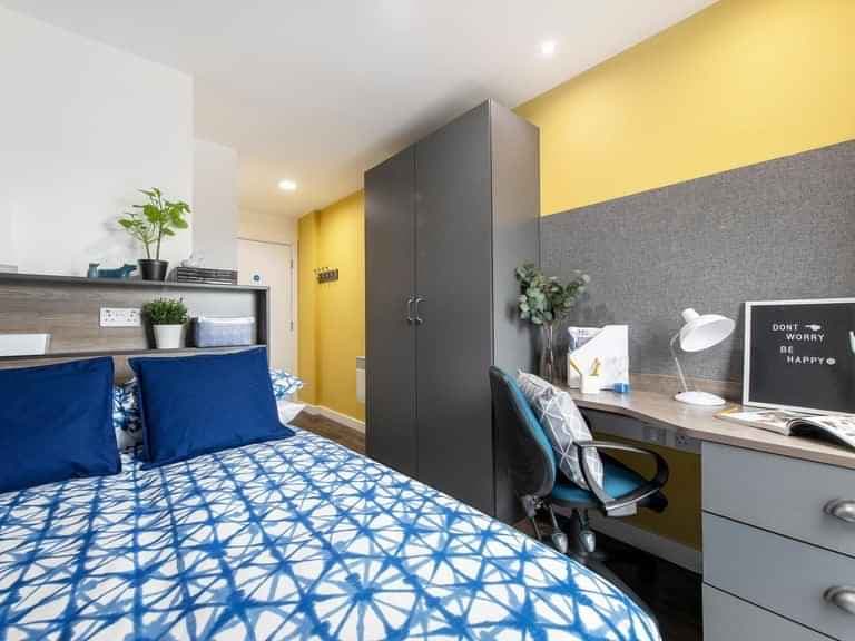 Classic Ensuite - Image 1