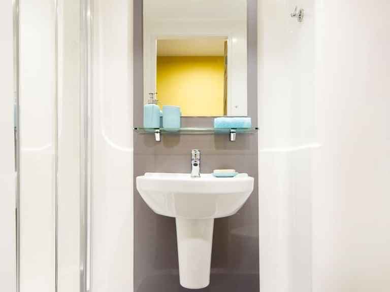 Classic Ensuite - Image 3
