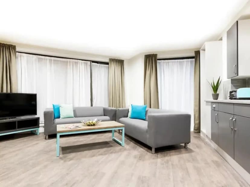 Deluxe Ensuite - Image 3
