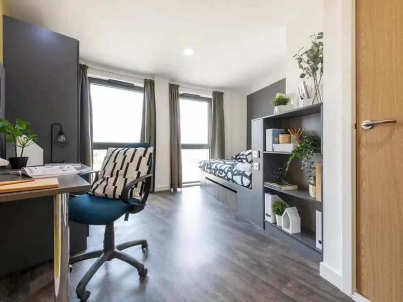 Deluxe Ensuite - Image 4
