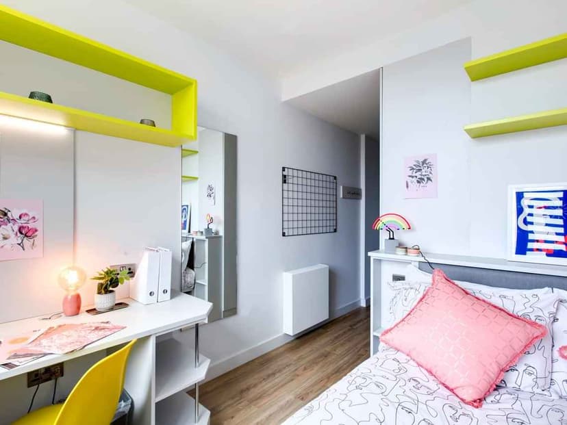 Standard En Suite - Image 2