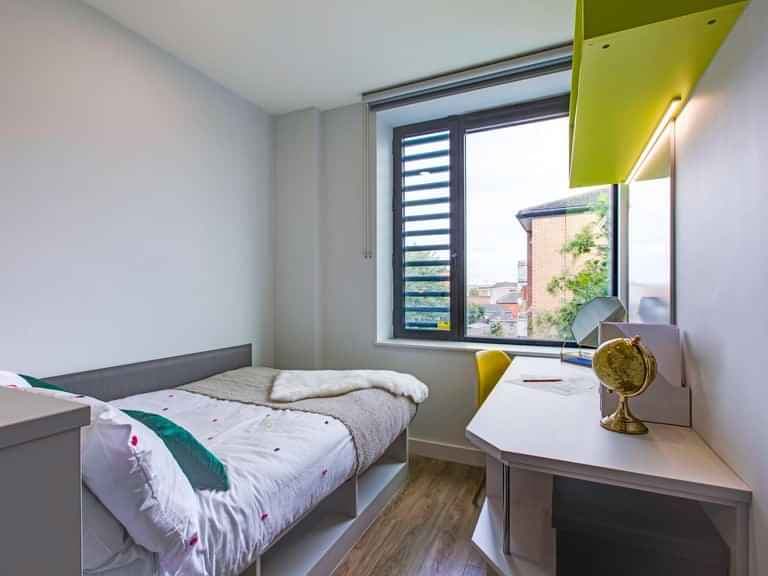 Classic En Suite - Image 1