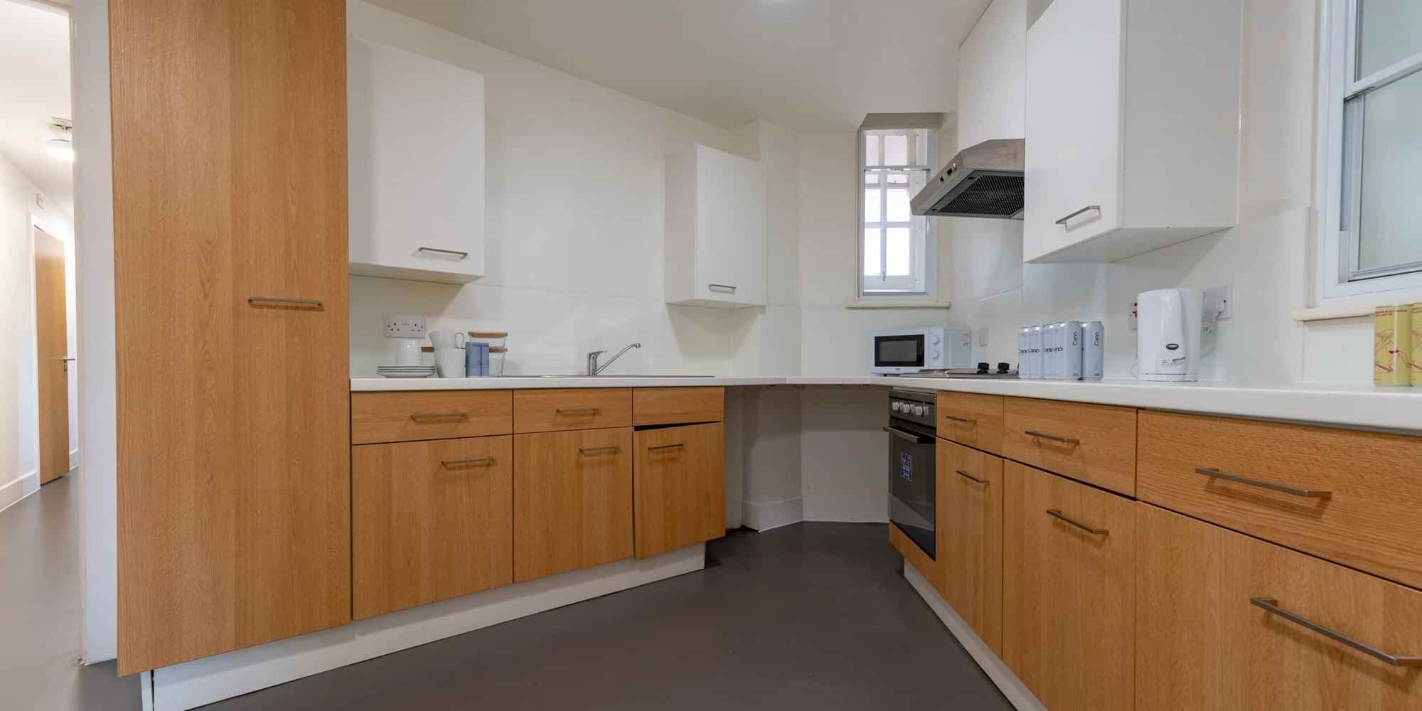 Bedroom Diamond (Shared Bathroom) - Image 6