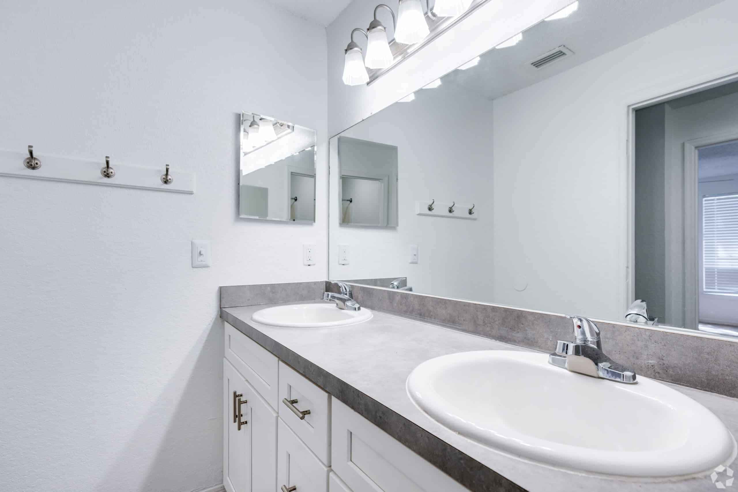 3 Bedroom 2 Bathroom - Image 2