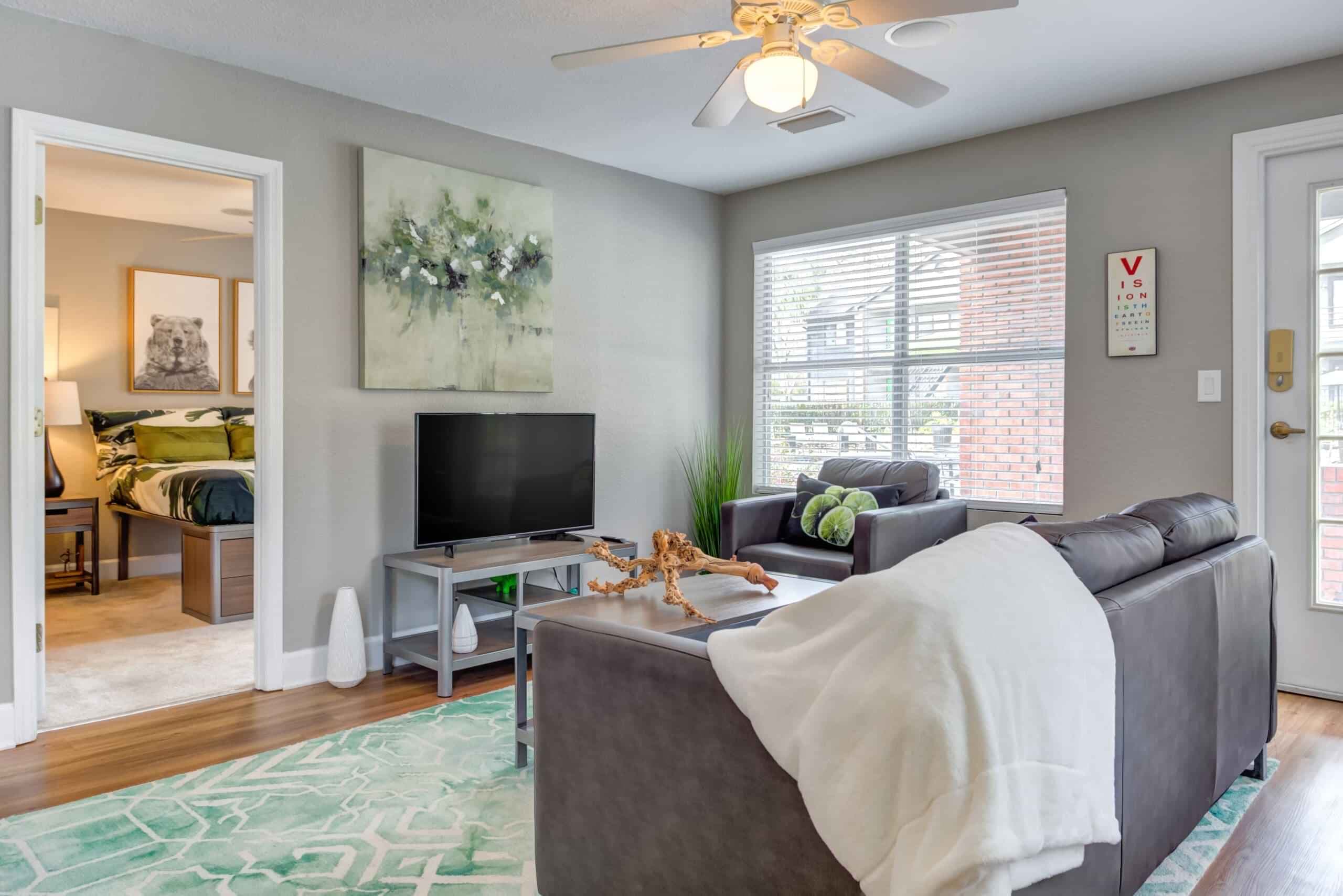 2 Bedroom 1 Bathroom - Image 4