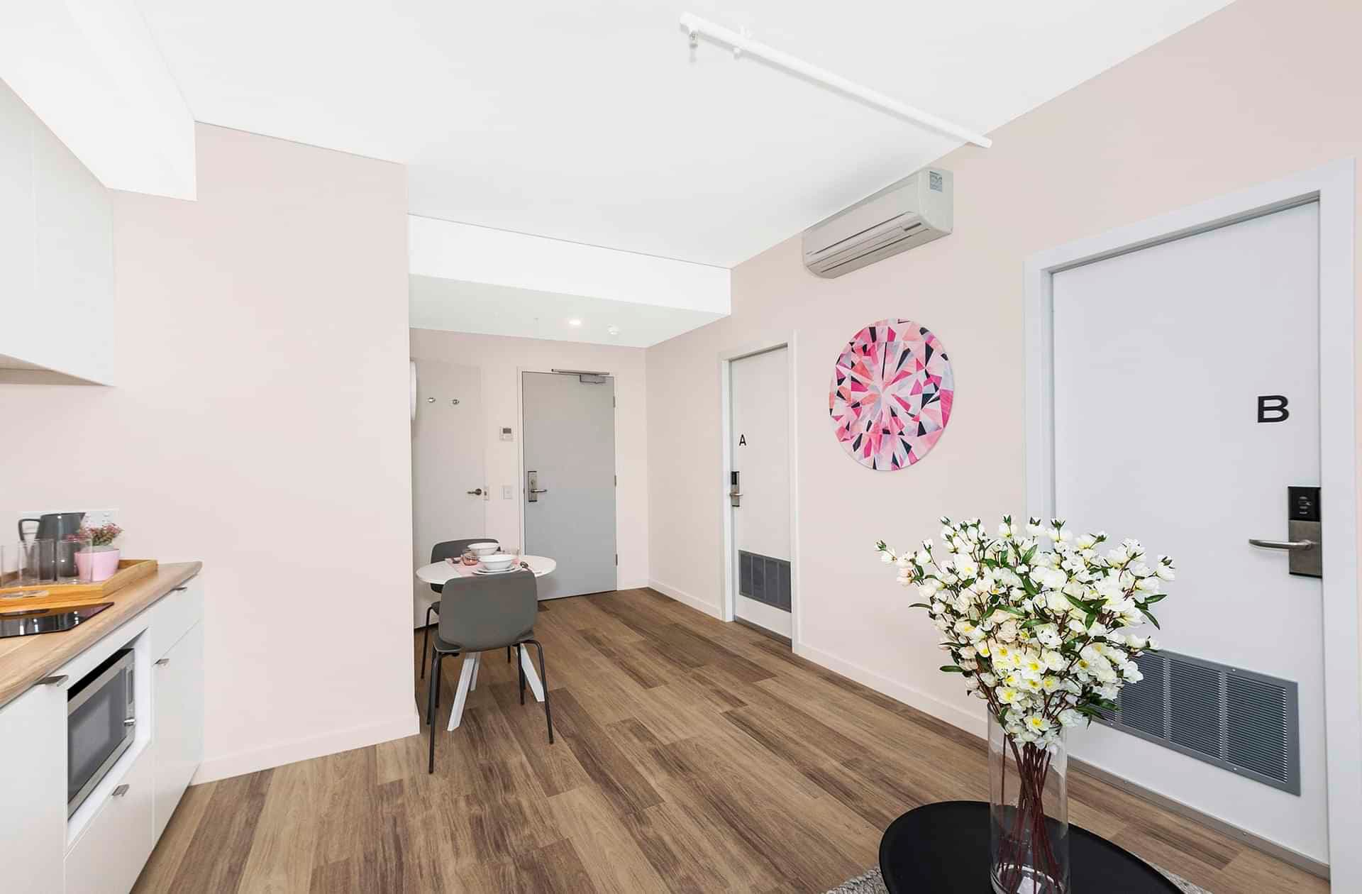 2 Bedroom Shared Bathroom, King Single Bed - Image 17