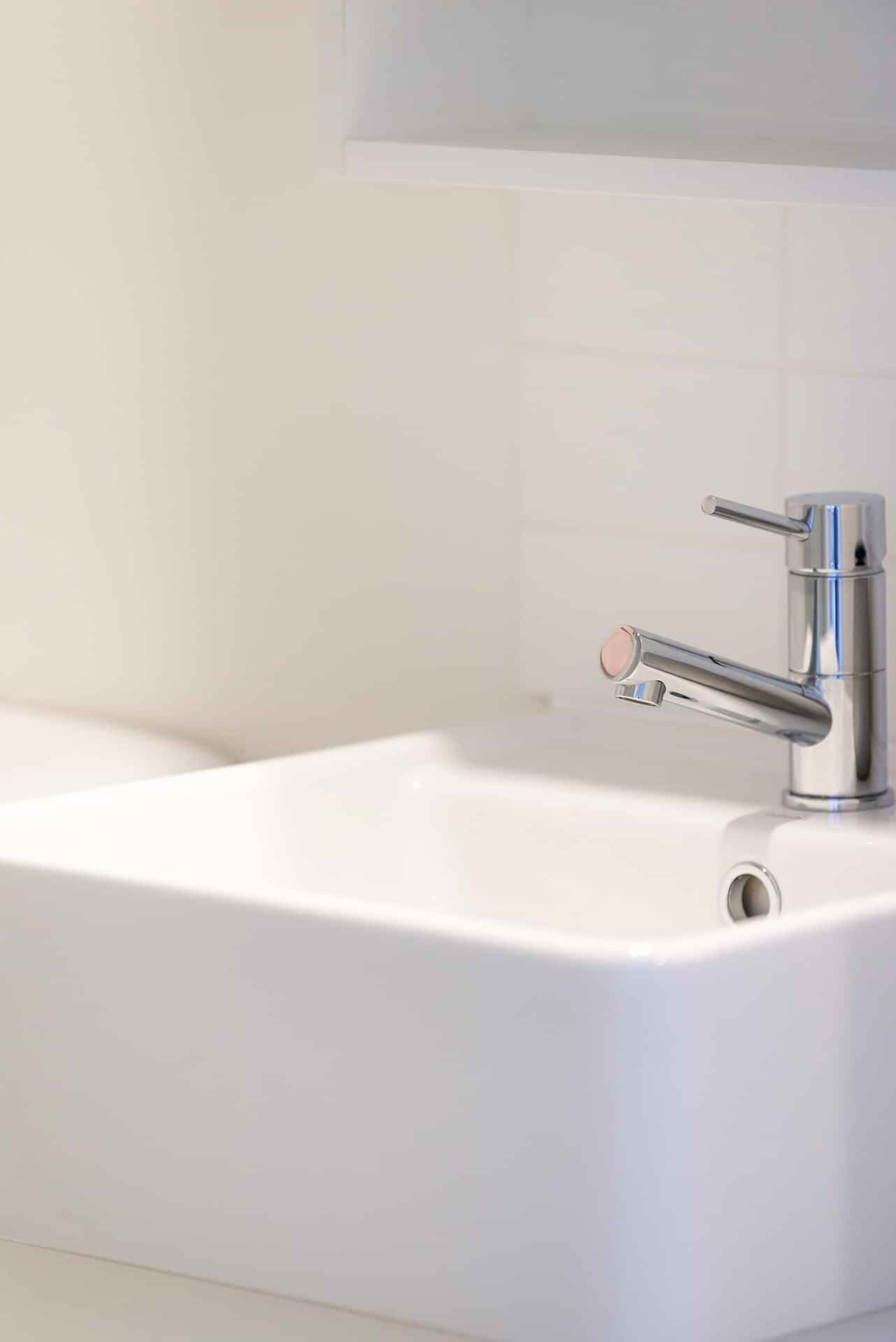 2 Bedroom Shared Bathroom, King Single Bed - Image 8