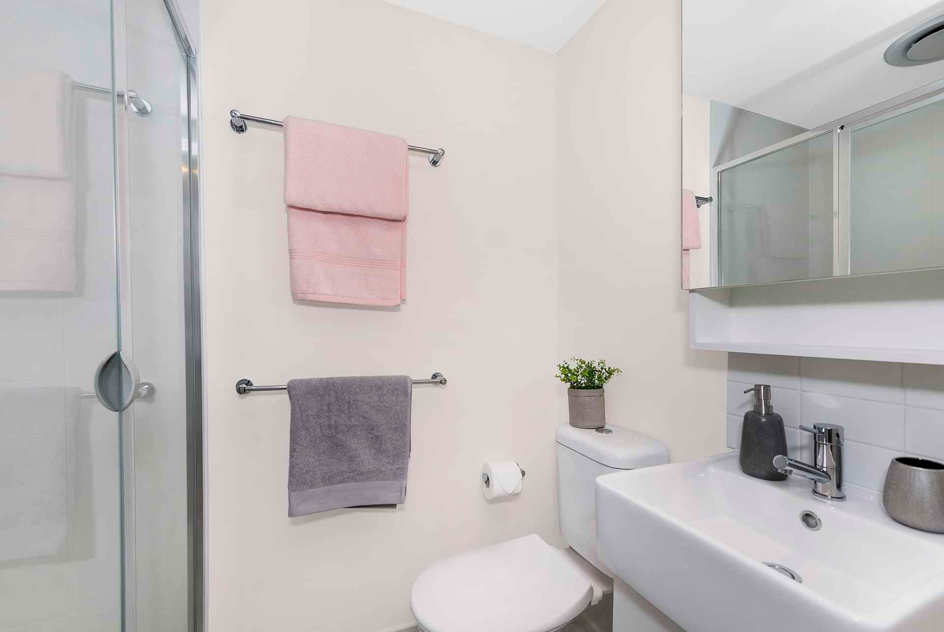 2 Bedroom Shared Bathroom, King Single Bed - Image 7