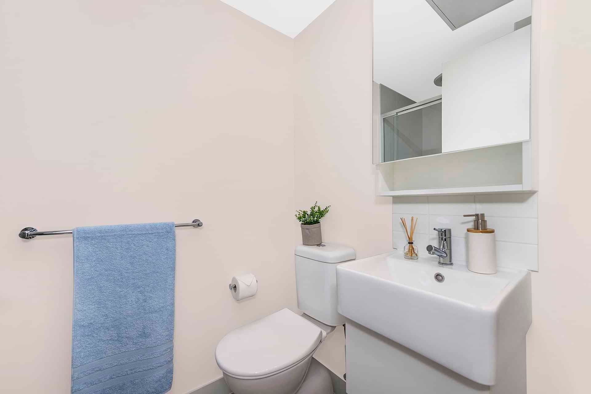 2 Bedroom Shared Bathroom, King Single Bed - Image 6