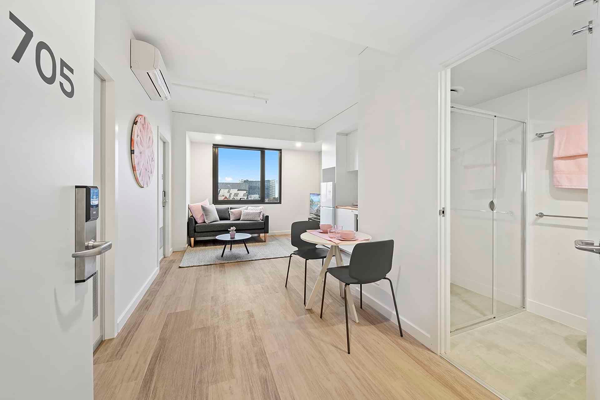 2 Bedroom Shared Bathroom, King Single Bed - Image 23