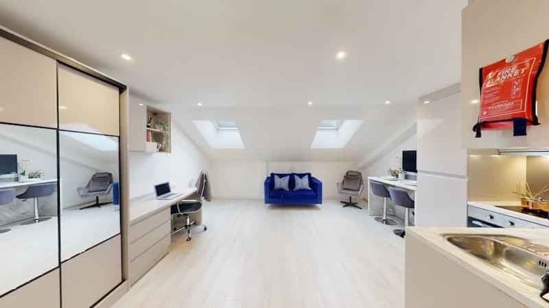 Deluxe Studio - Image 2