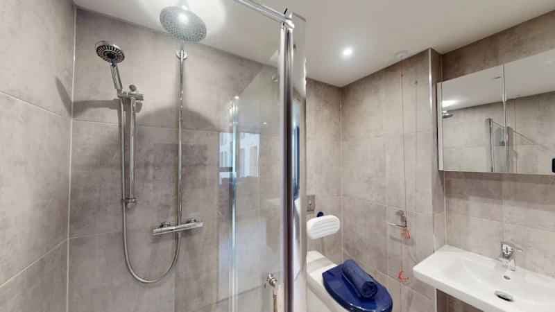 Deluxe Accessible Studio - Image 5