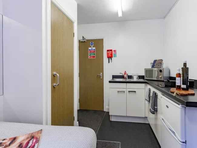 Premium Flatlet  - Image 3