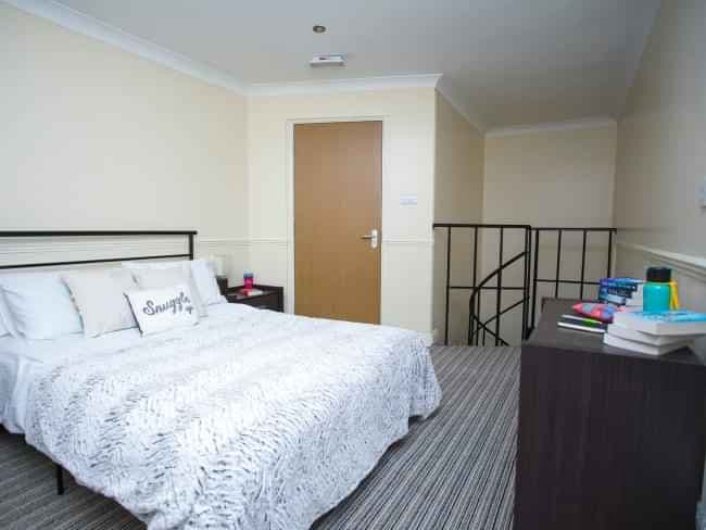 Deluxe Apartment - Image 3