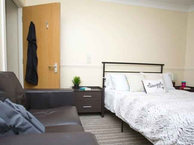 Deluxe Apartment - Image 1