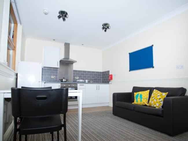 Deluxe Apartment - Image 2