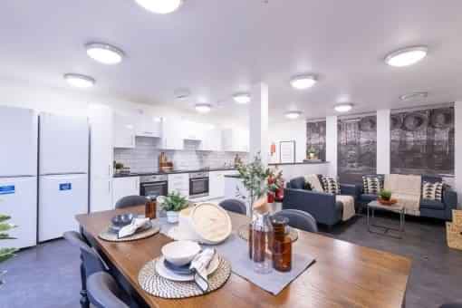 8 Bed En-suite - Image 7