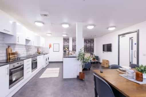 8 Bed En-suite - Image 3