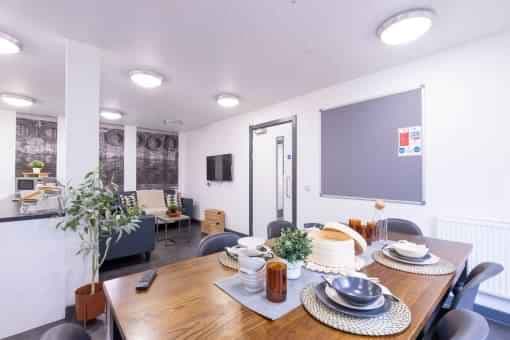 8 Bed En-suite - Image 4