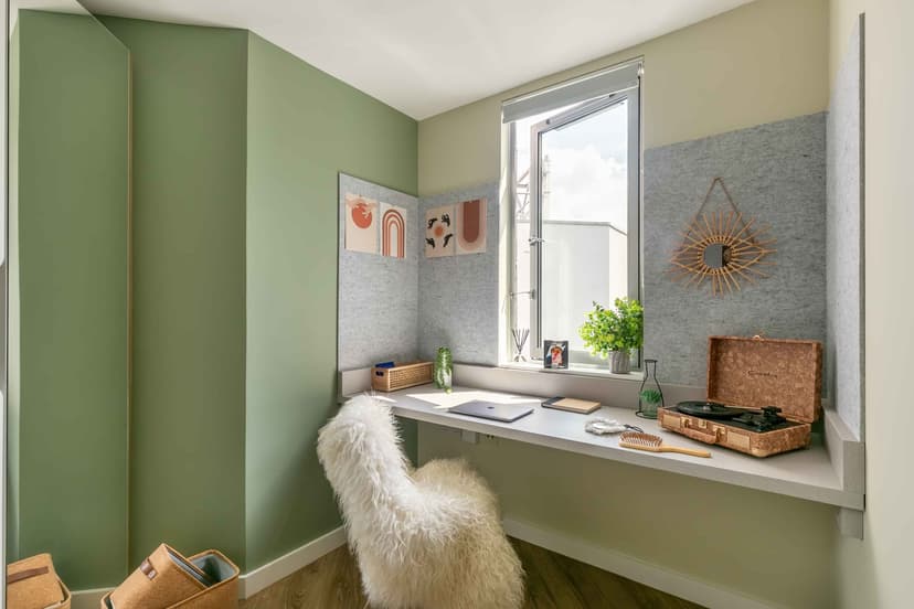 Large En-Suite - Image 2