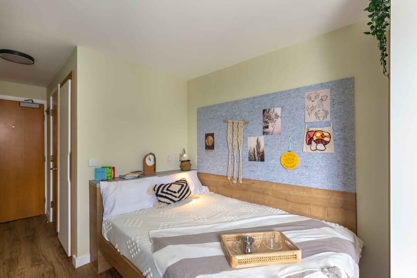 Large En-Suite - Image 4